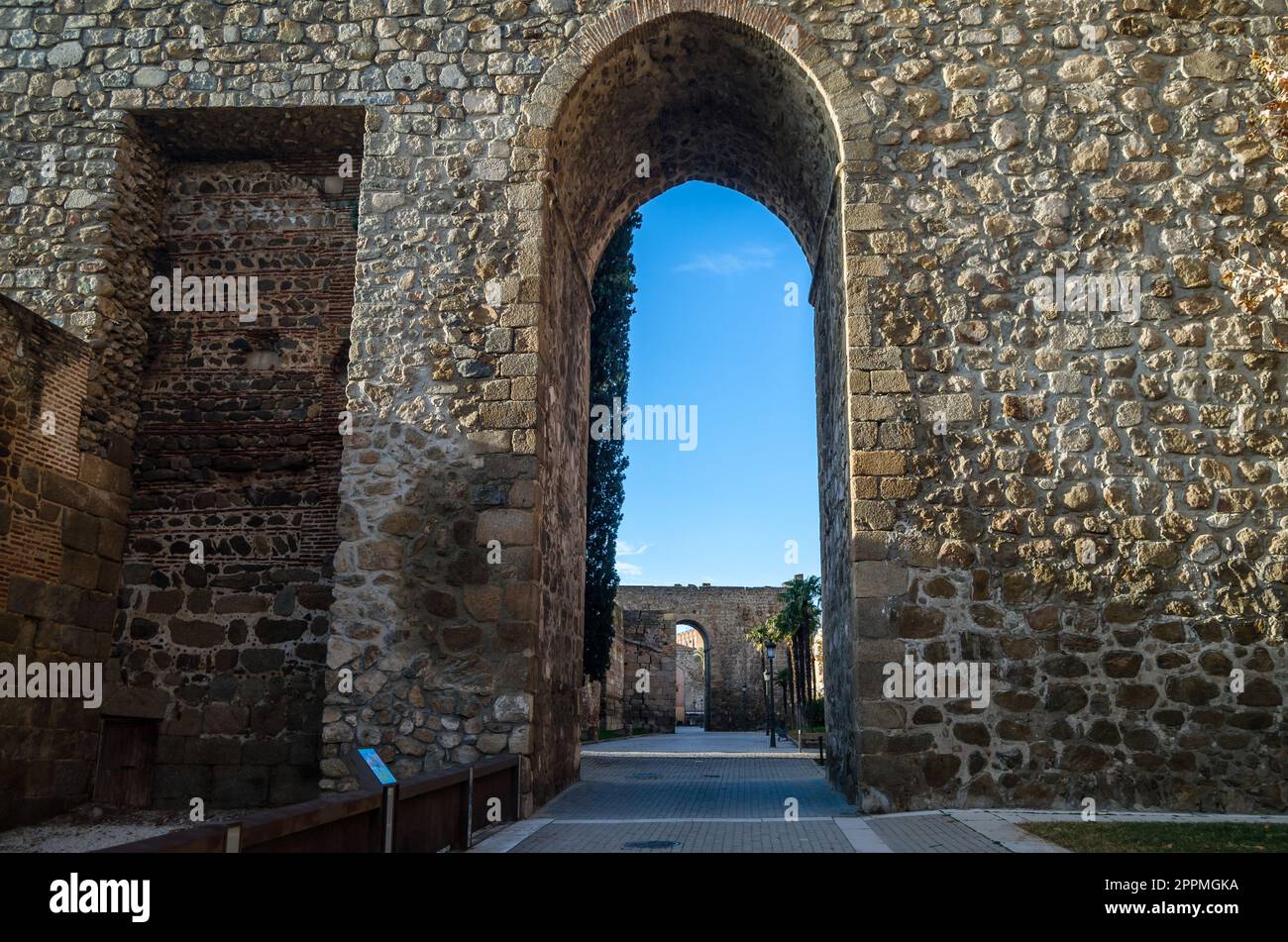 Old stone fortification tower hi-res stock photography and images - Alamy