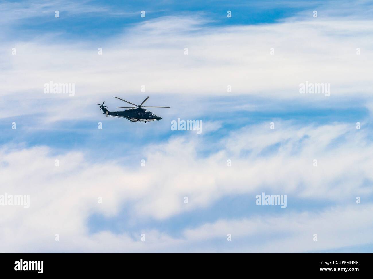 Flying helicopter hi-res stock photography and images - Alamy
