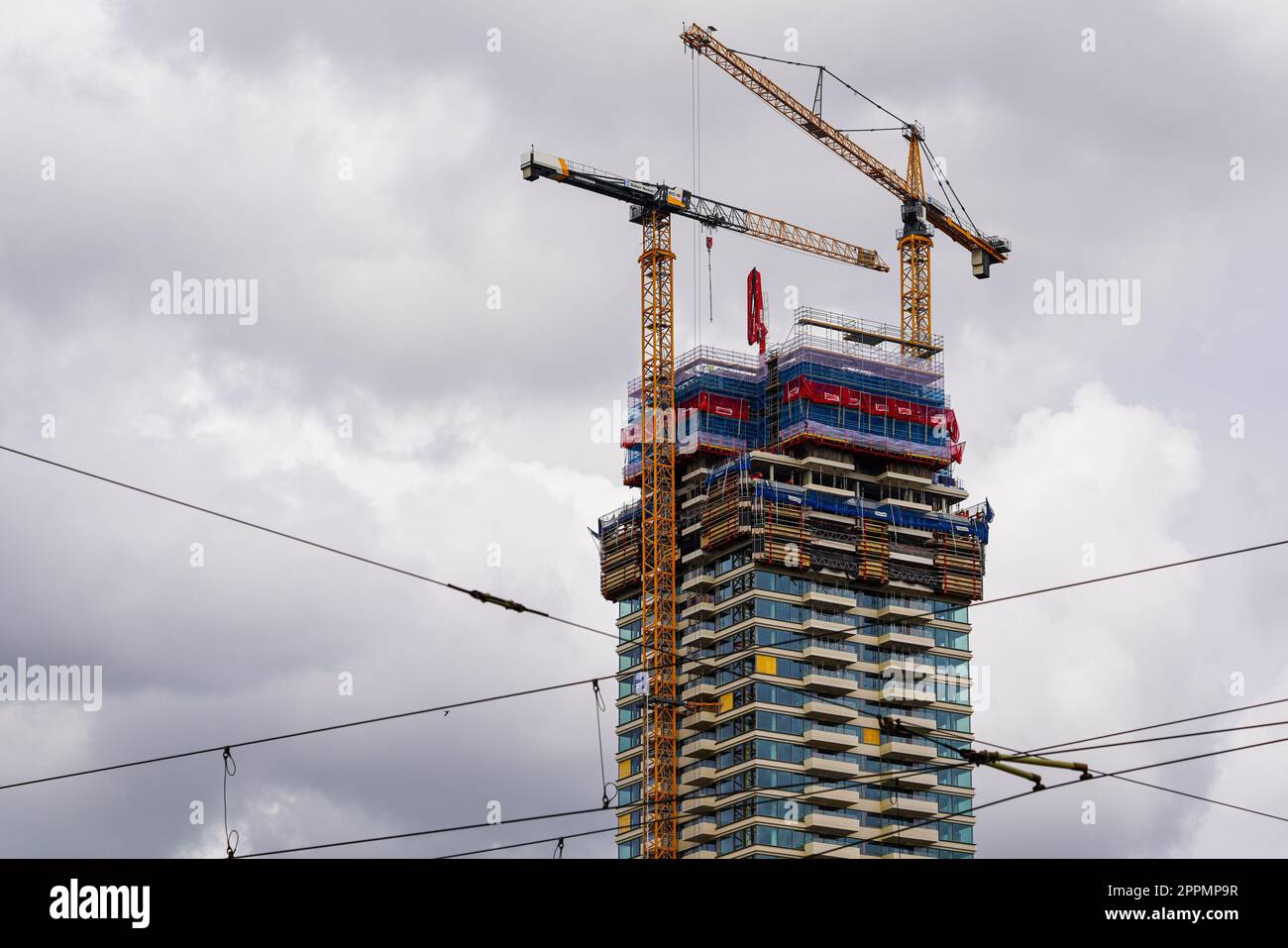 Growing Rotterdam. New construction of a highrise building