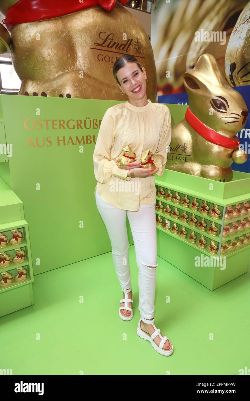 Sina Zadra, Charity Osterhasen Verkauf zu Gunsten des Kinder Club