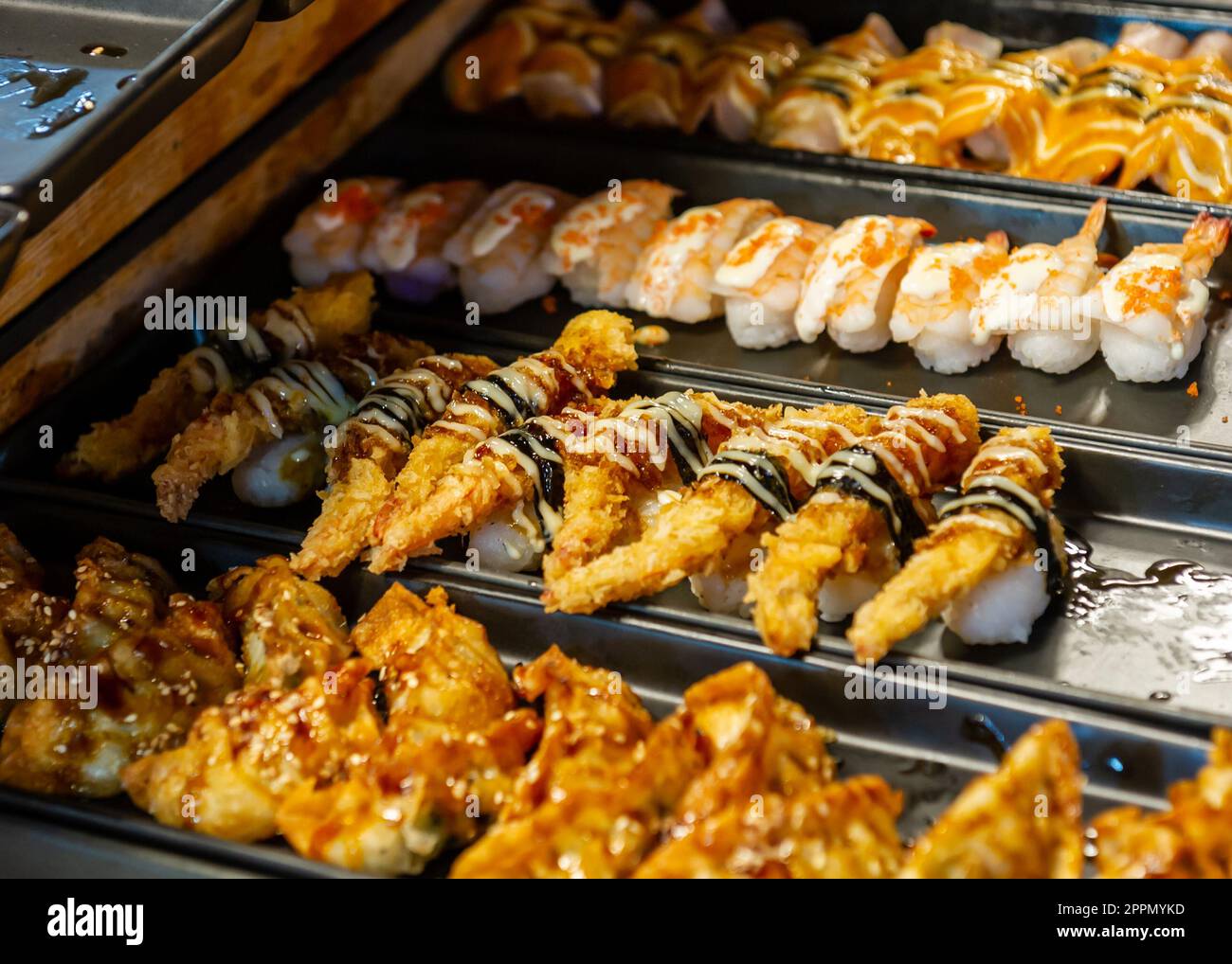 Thai street food on sale at Jodd Fairs Night Market at Rama iX, Bangkok ...