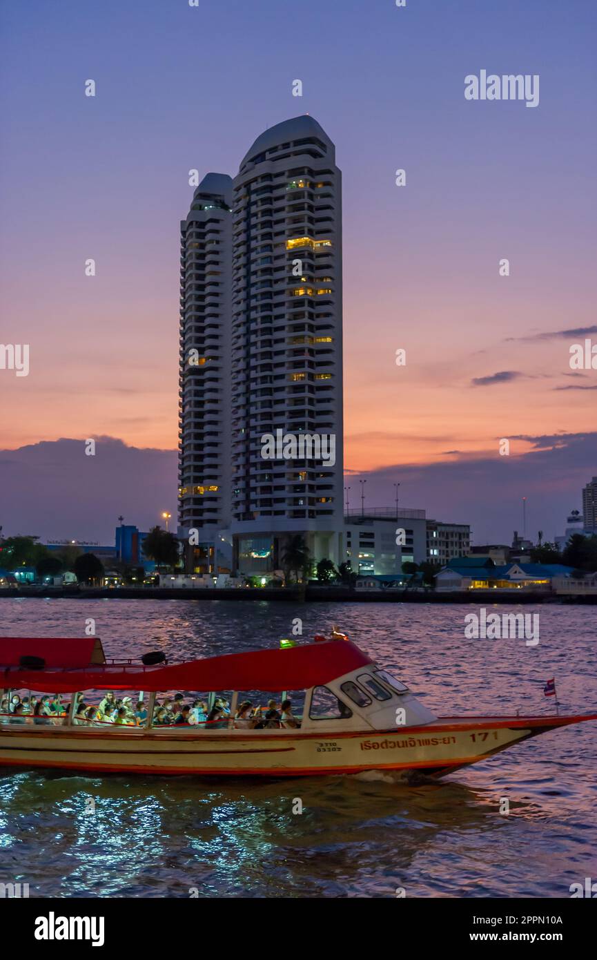 Sunset over the Chao Phraya River, Bangkok, Thailand Stock Photo - Alamy