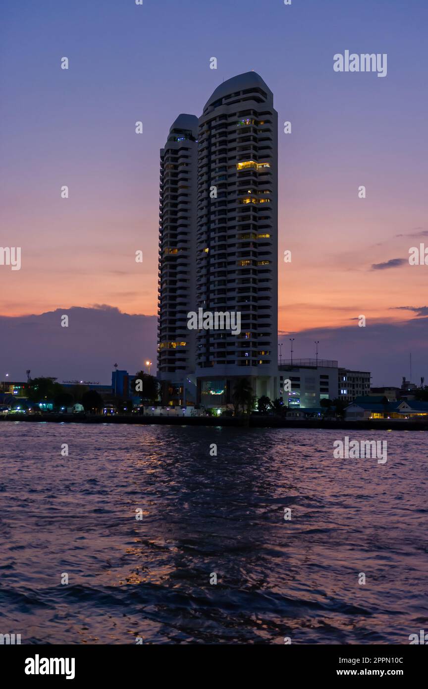 Sunset over the Chao Phraya River, Bangkok, Thailand Stock Photo - Alamy