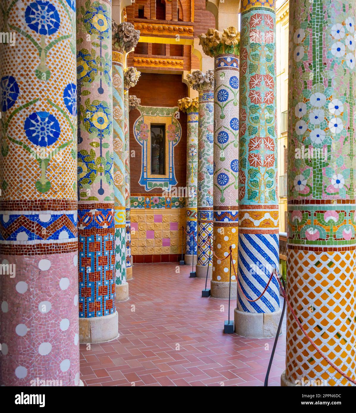Columns with colourful mosaic on the outdoor terrace, Palau de la Musica Catalana, Modernisme Catala, Barcelona, Catalonia, Spain Stock Photo