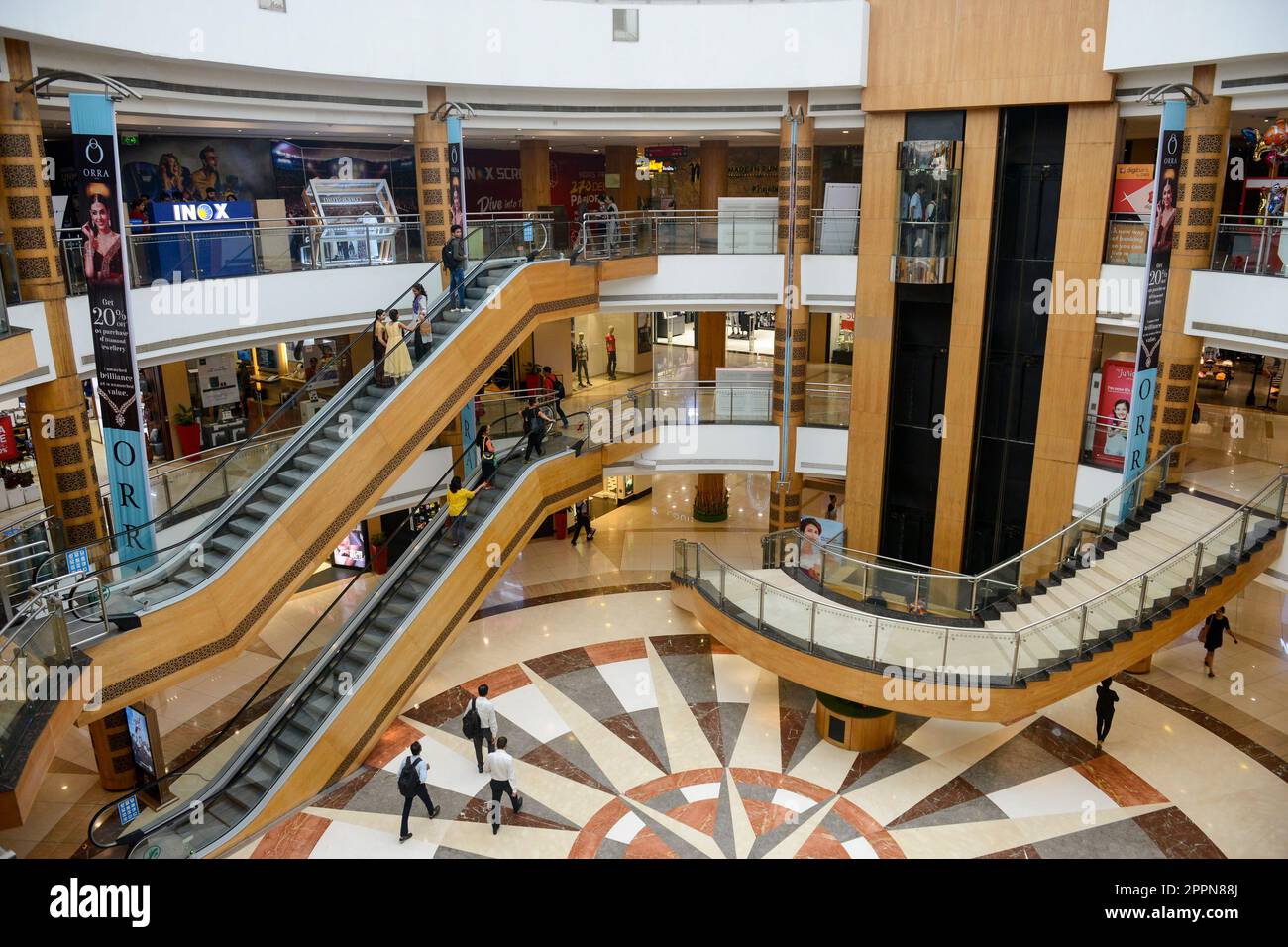 INDIA, Mumbai, Malad, InOrbit shopping mall Stock Photo