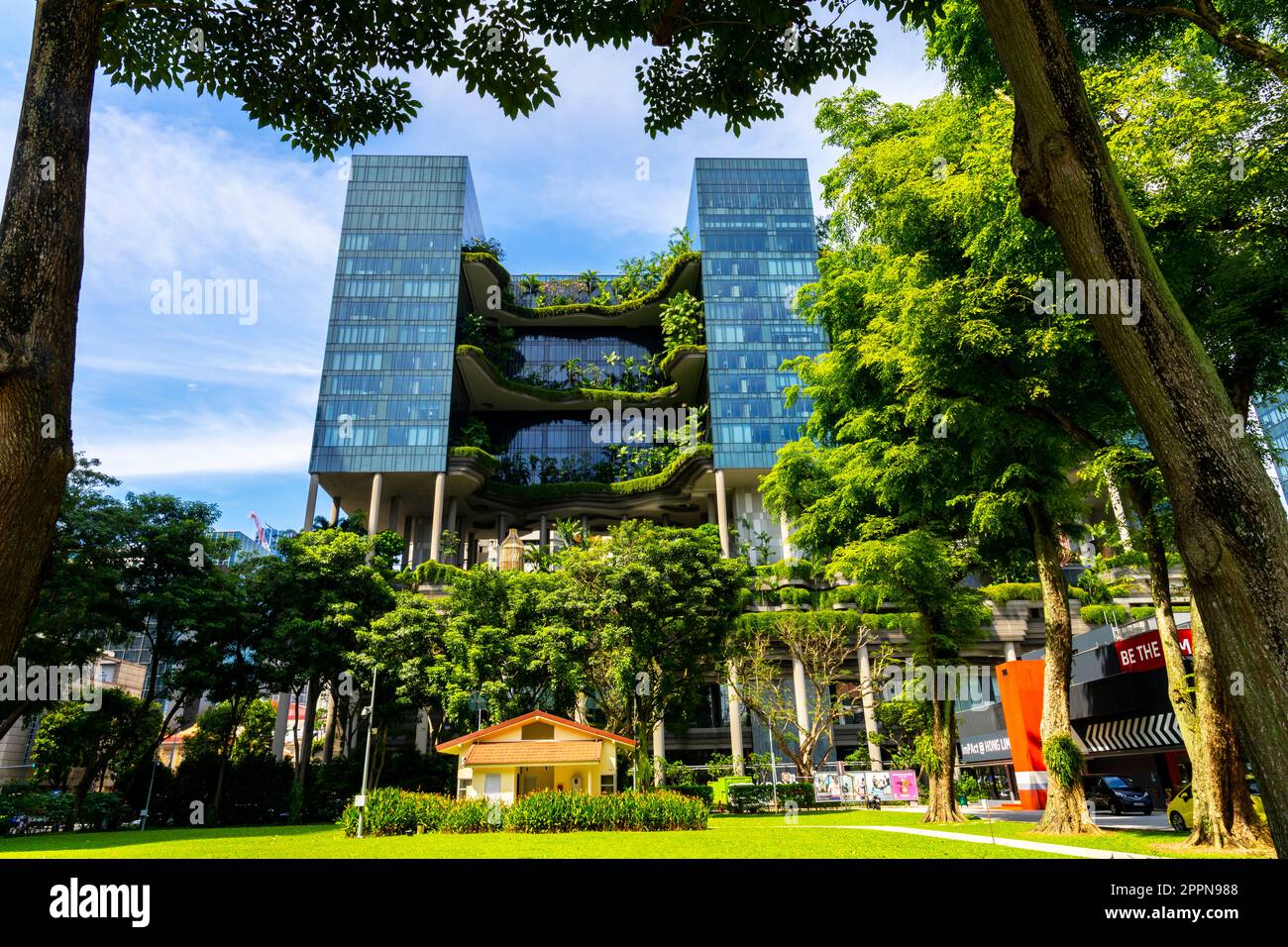 Hotel Parkroyal Collection Pickering with its  attracting attention lush, green terraces, Singapore. The project is gaining knowledge of how we can Stock Photo