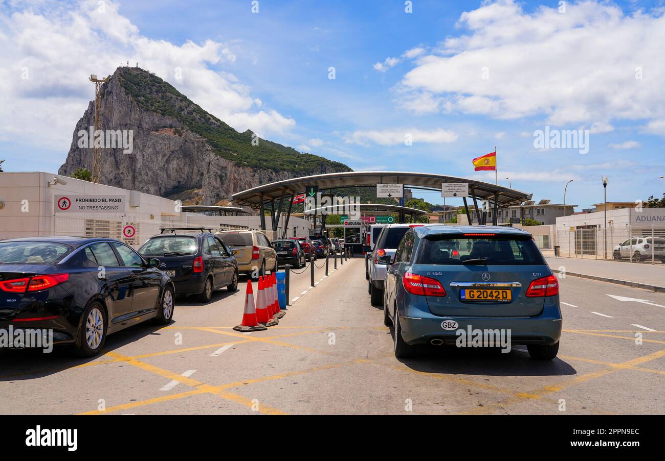 Cars waiting to cross the international border between Spain and