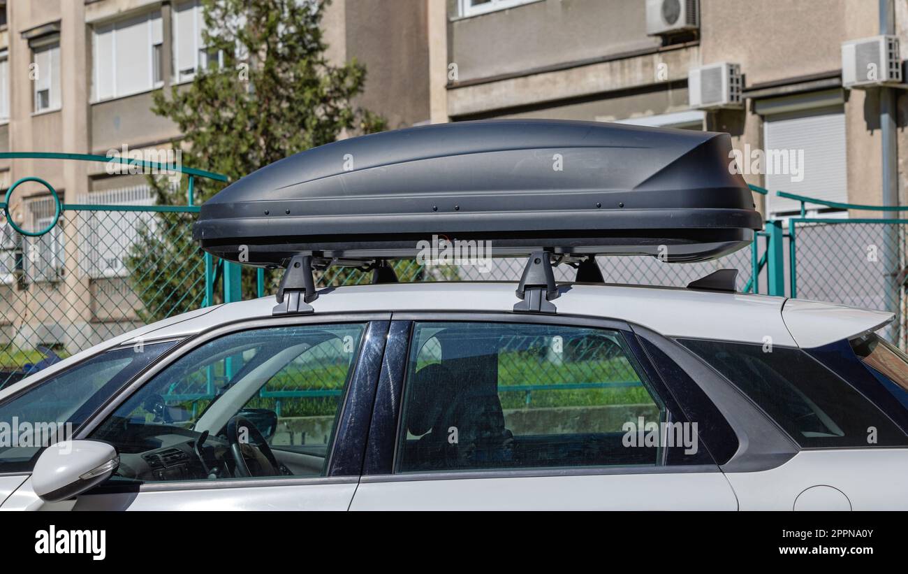 Aerodynamic discount roof box