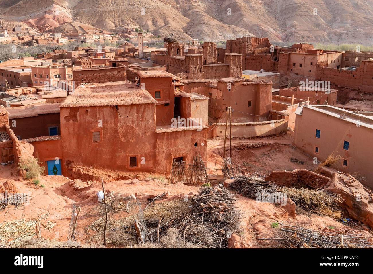 Ansicht eines traditionellen Berberdorfes mit Lehmbauten und Kasbah Stock Photo