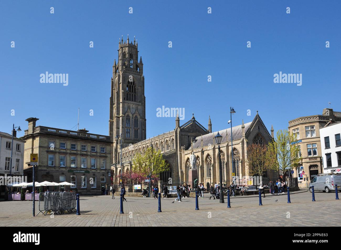 Market Place and St Botolph's Church, Boston, Lincolnshire, England, UK Stock Photo