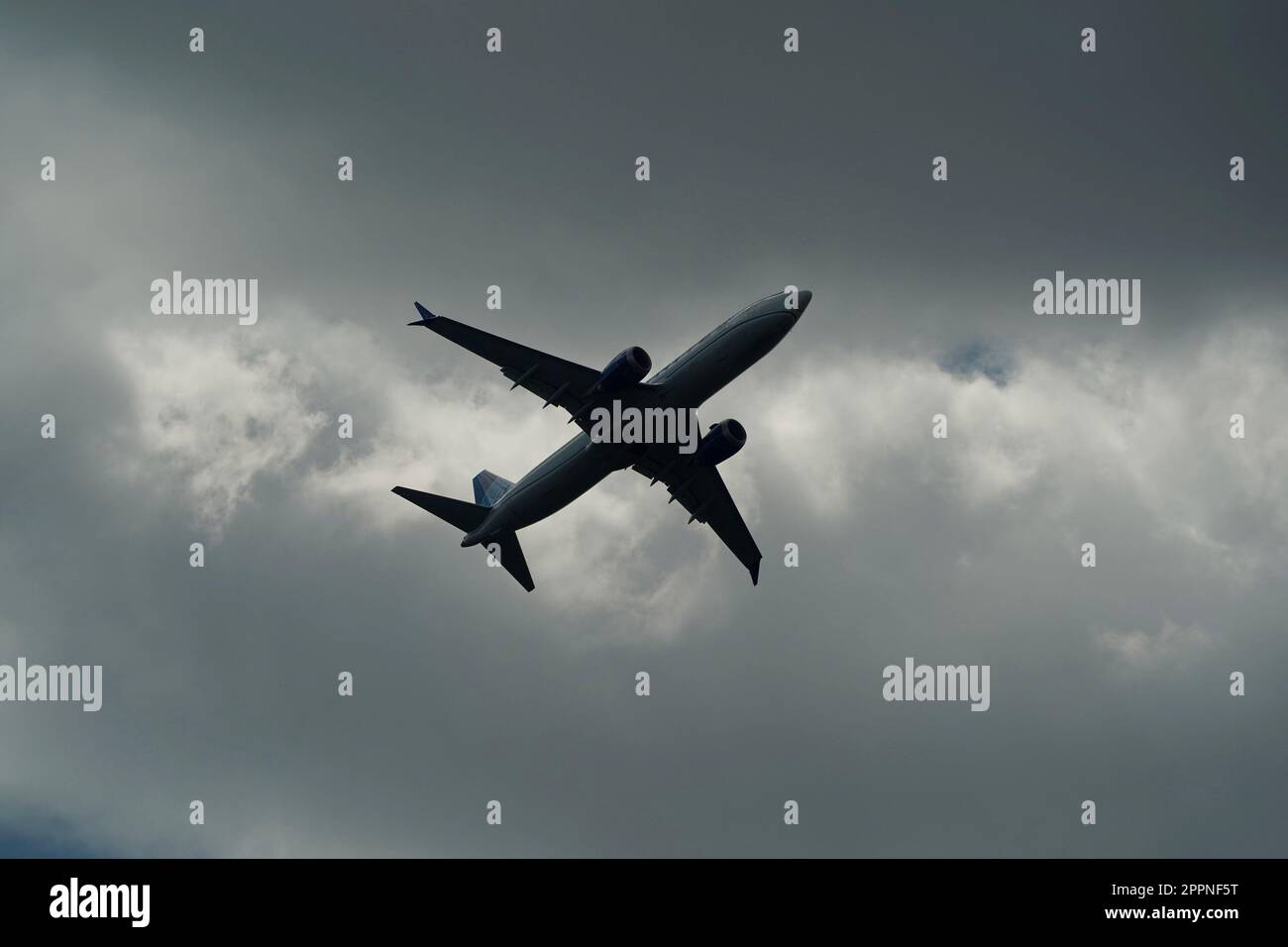 Silhouette airplane high in hi-res stock photography and images - Alamy