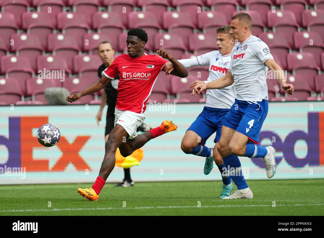 GENEVA - (lr) Ernest Poku of AZ, Simun Hrgovic of Hajduk Split, Mateo ...