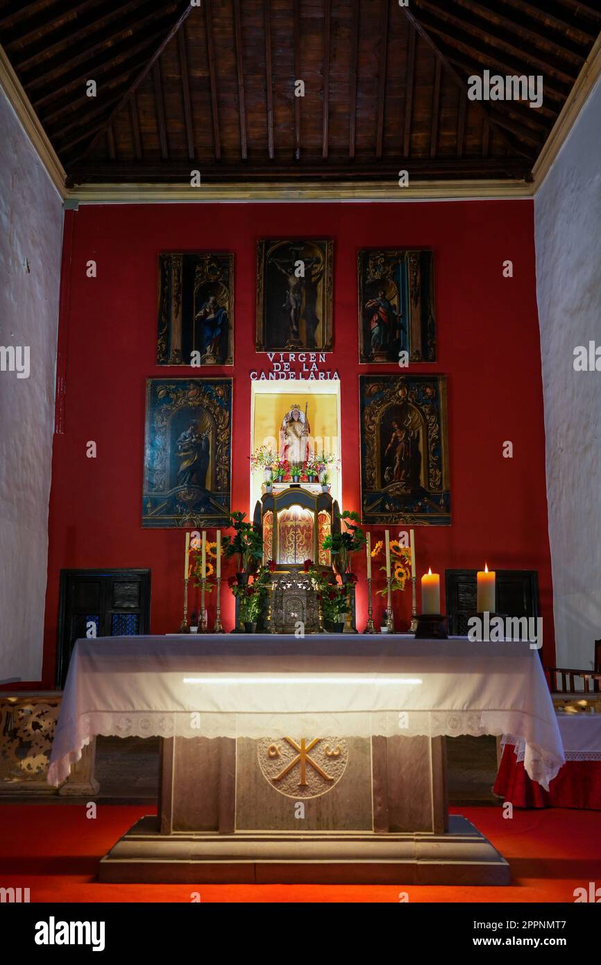 Catholic church africa altar hi-res stock photography and images - Alamy