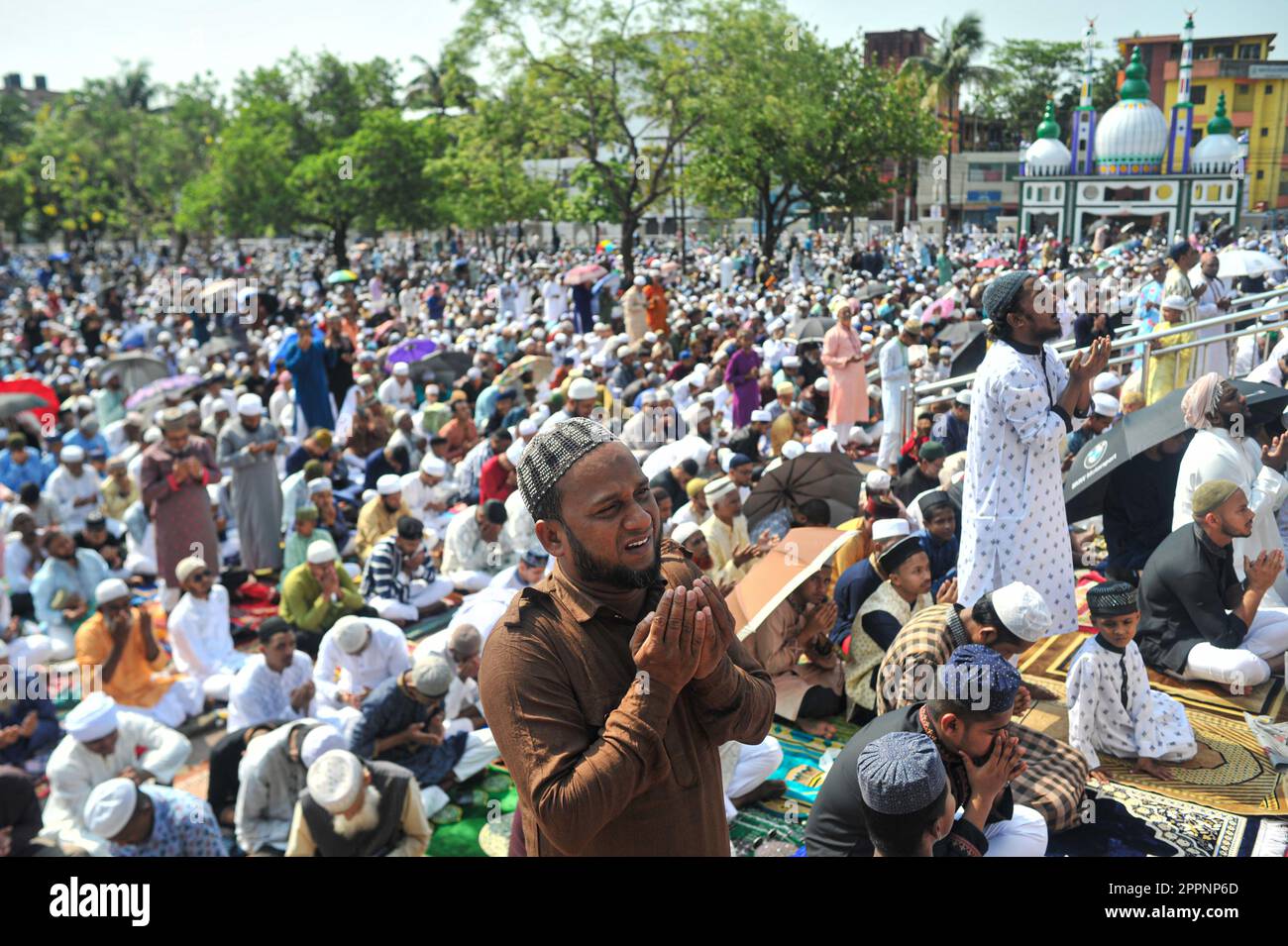 sylhet-bangladesh-22nd-apr-2023-muslims-attend-to-perform-eid-ul