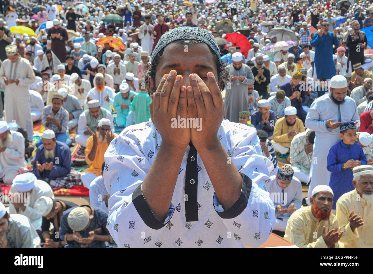 sylhet-bangladesh-22nd-apr-2023-muslims-attend-to-perform-eid-ul