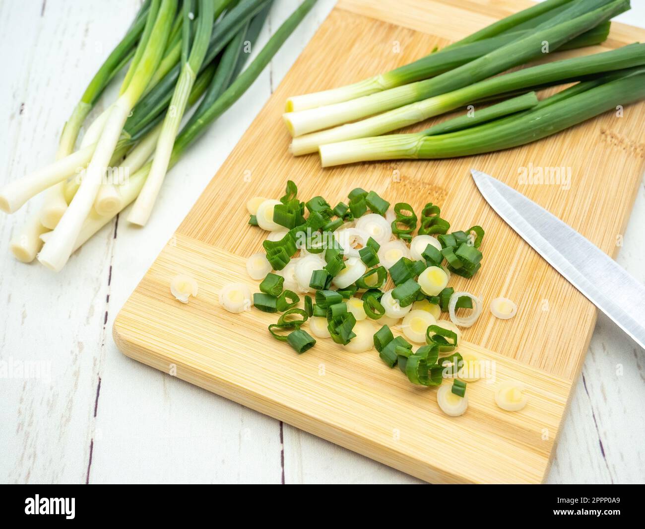 top view of green onion cut on a cutting board Stock Photo - Alamy