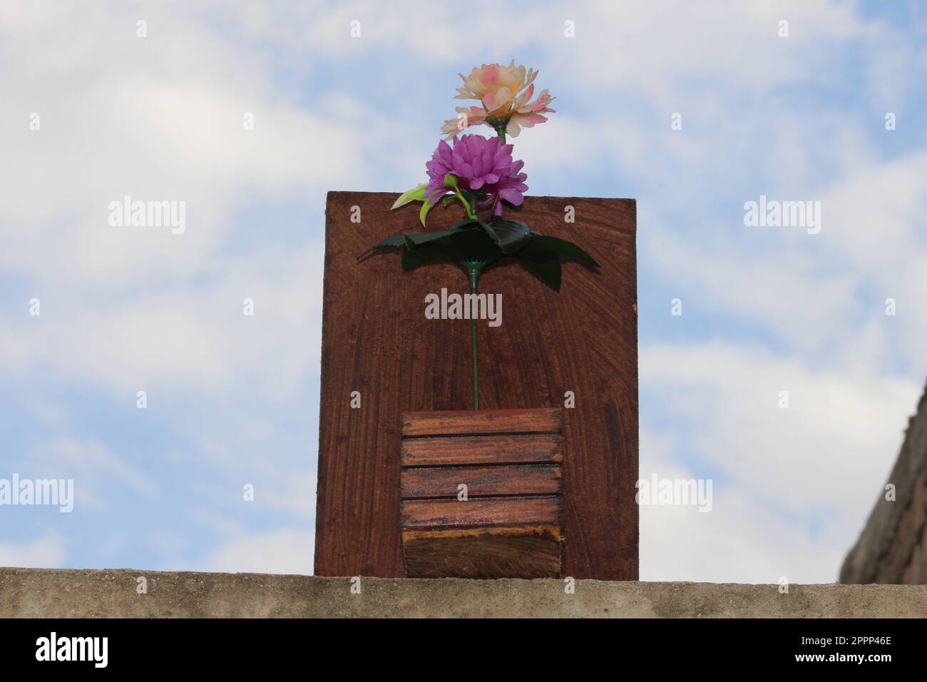 Wooden Wall hanging flower Stock Photo Alamy