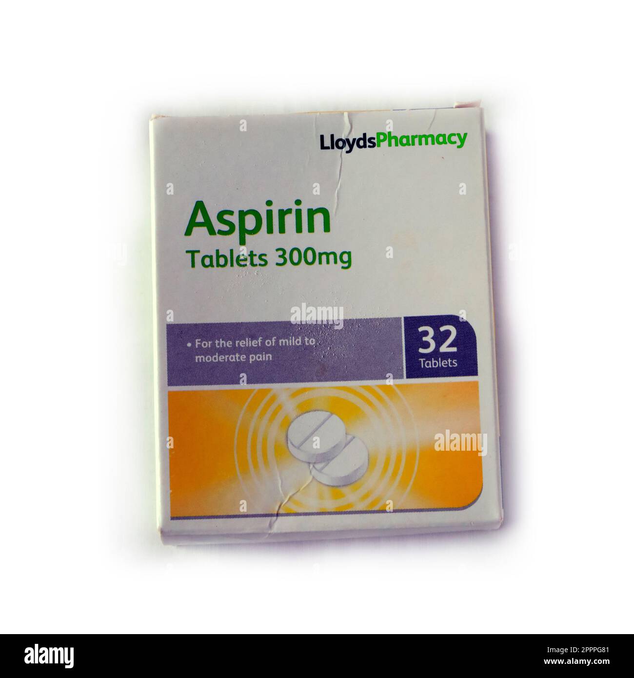 Studio set up - Lloyds Pharmacy Aspirin tablets 300mg carton. 32 tablets Stock Photo