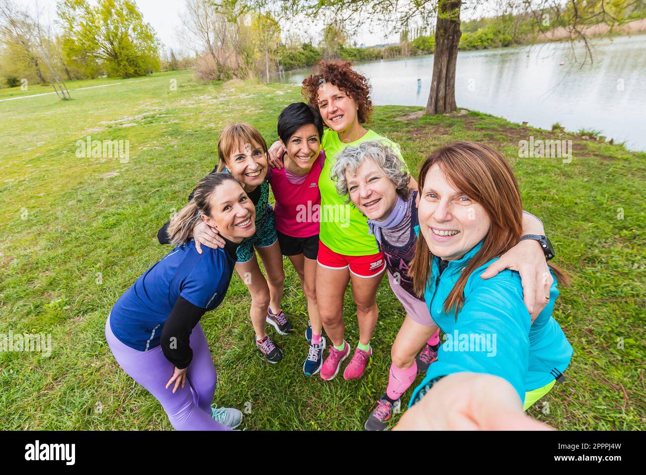 mture woman sport group 