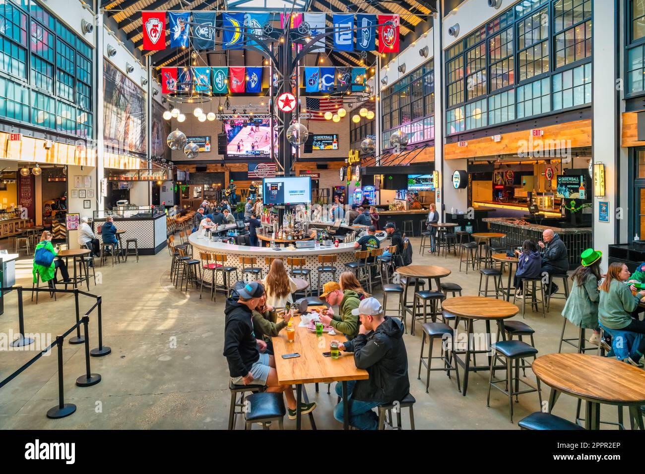 People dine in The Market restaurant-pub in the Waterside District of downtown Norfolk, Virginia, USA. Stock Photo