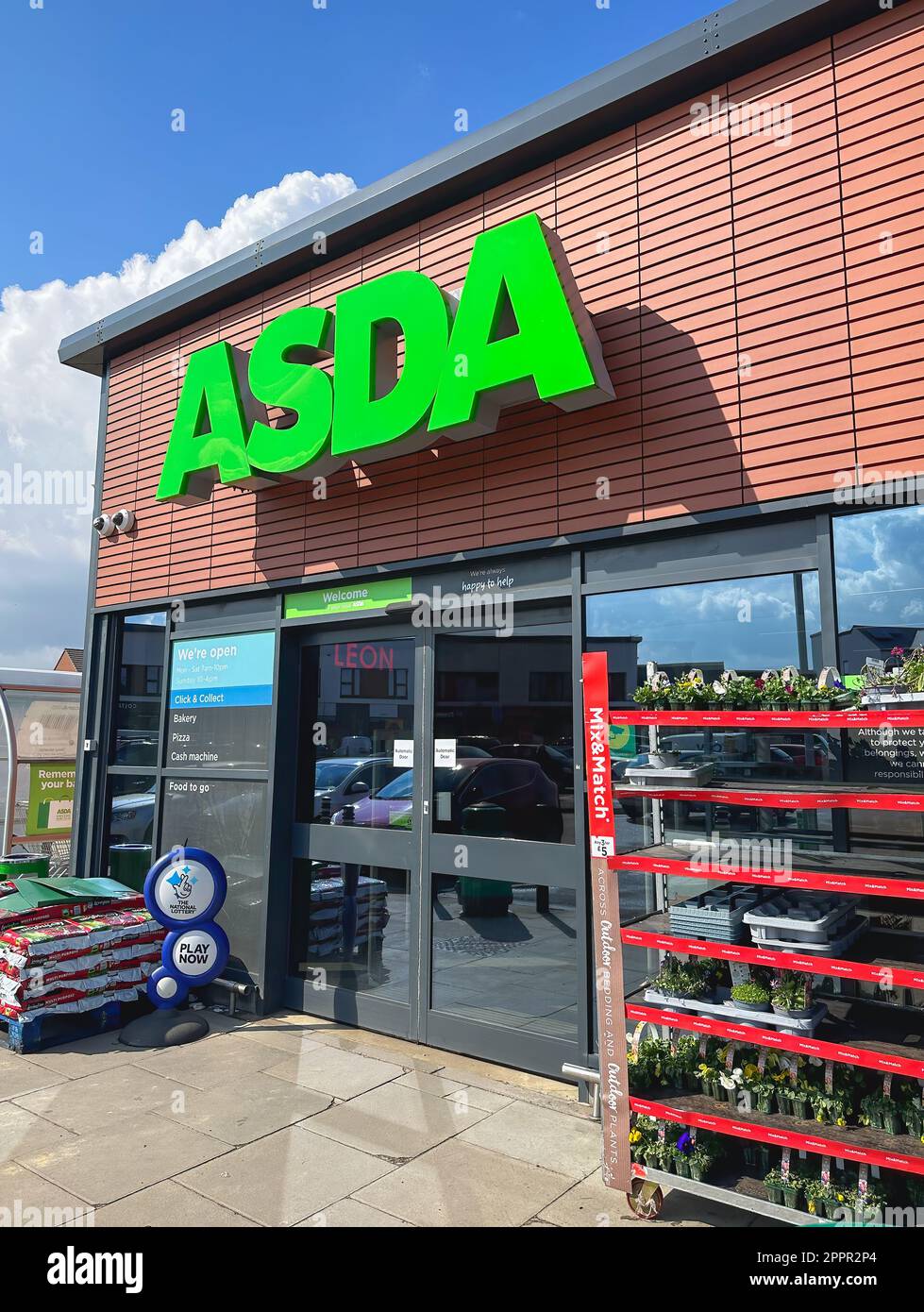 asda vape shop milton keynes Asda milton keynes hi-res stock photography and images