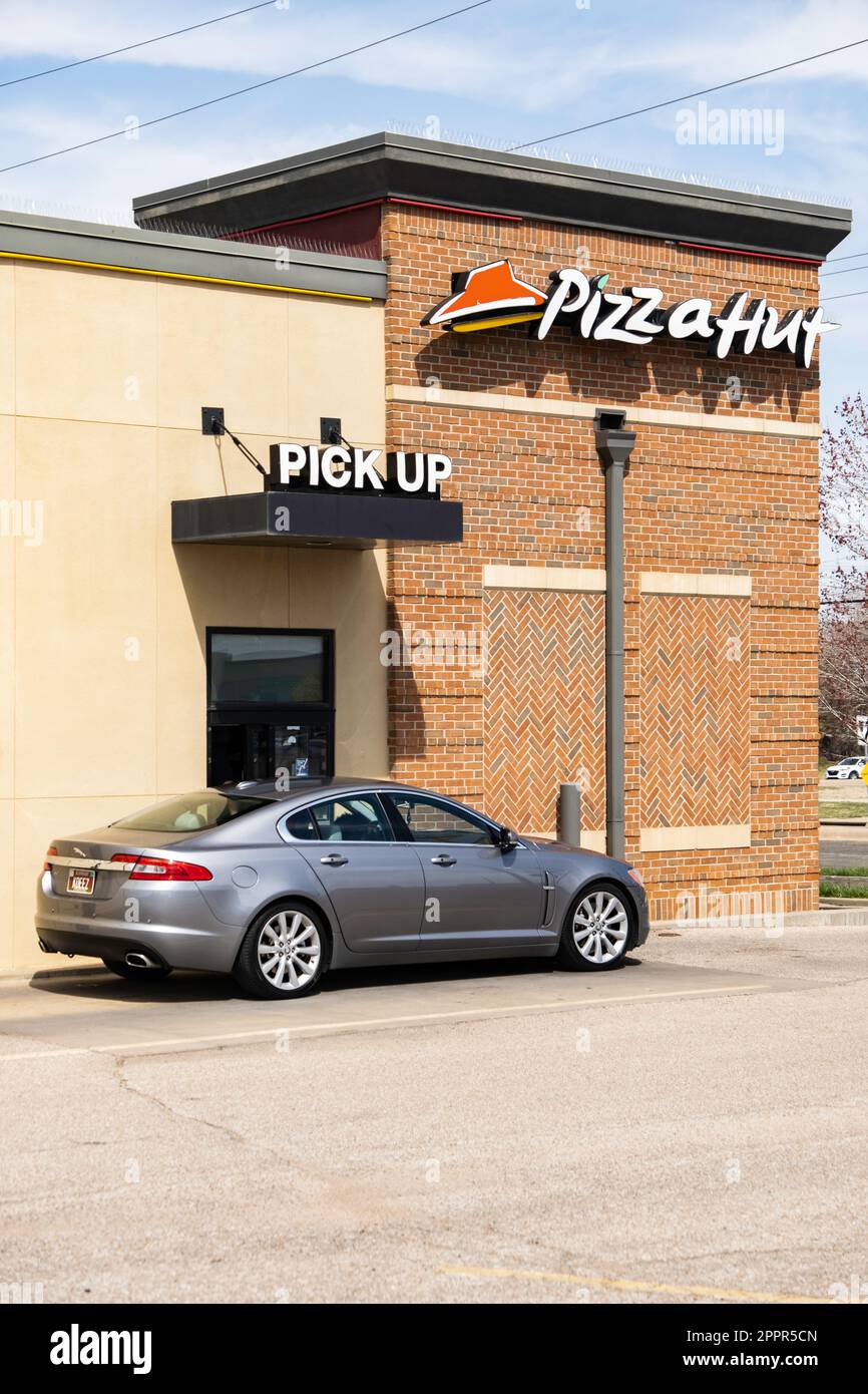 Pizza Hut exterior building, drive in window with customer. Wichita, Kansas, USA. Stock Photo