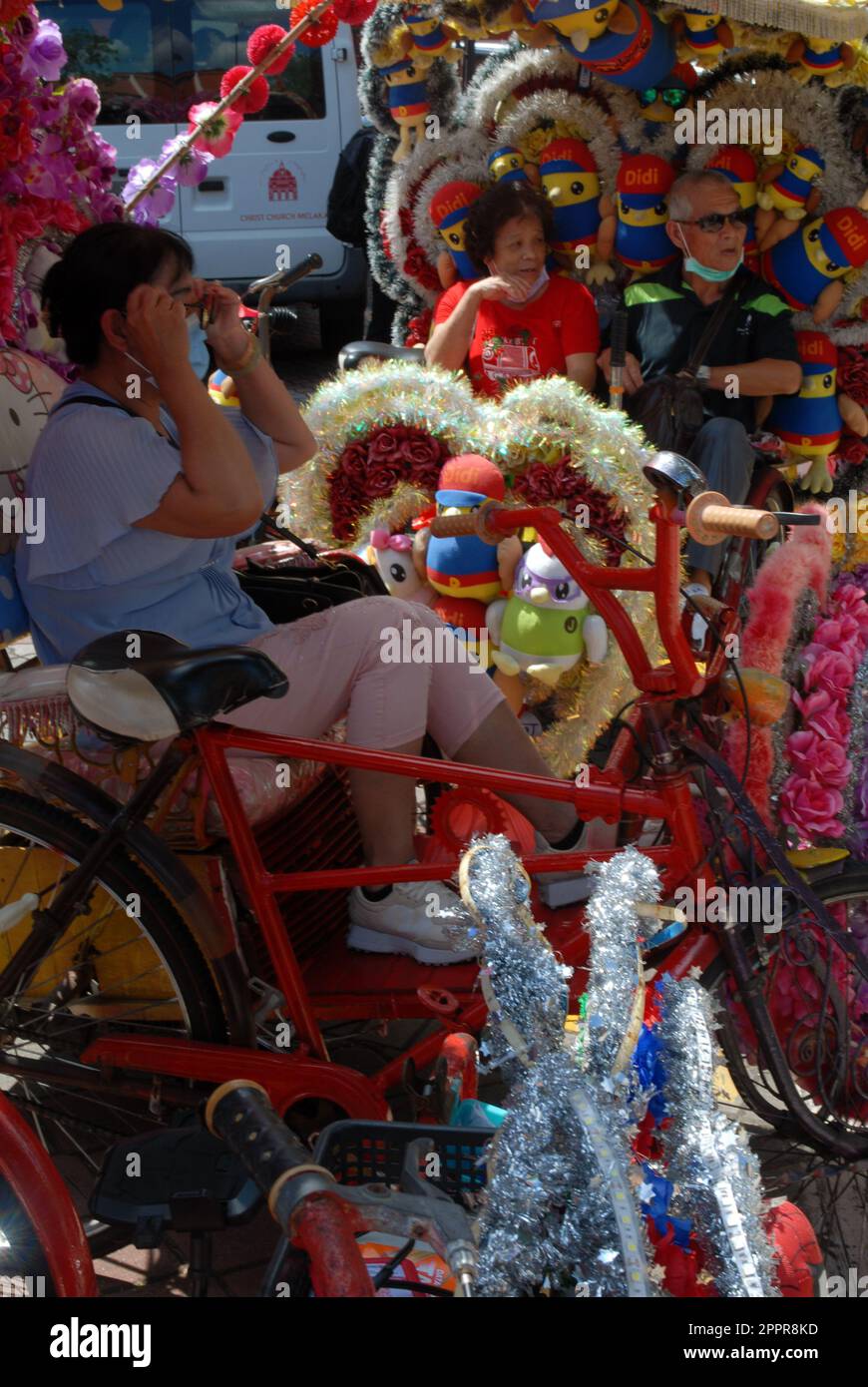 Traditional bicycle rickshaw melaka malaysia hi-res stock photography ...