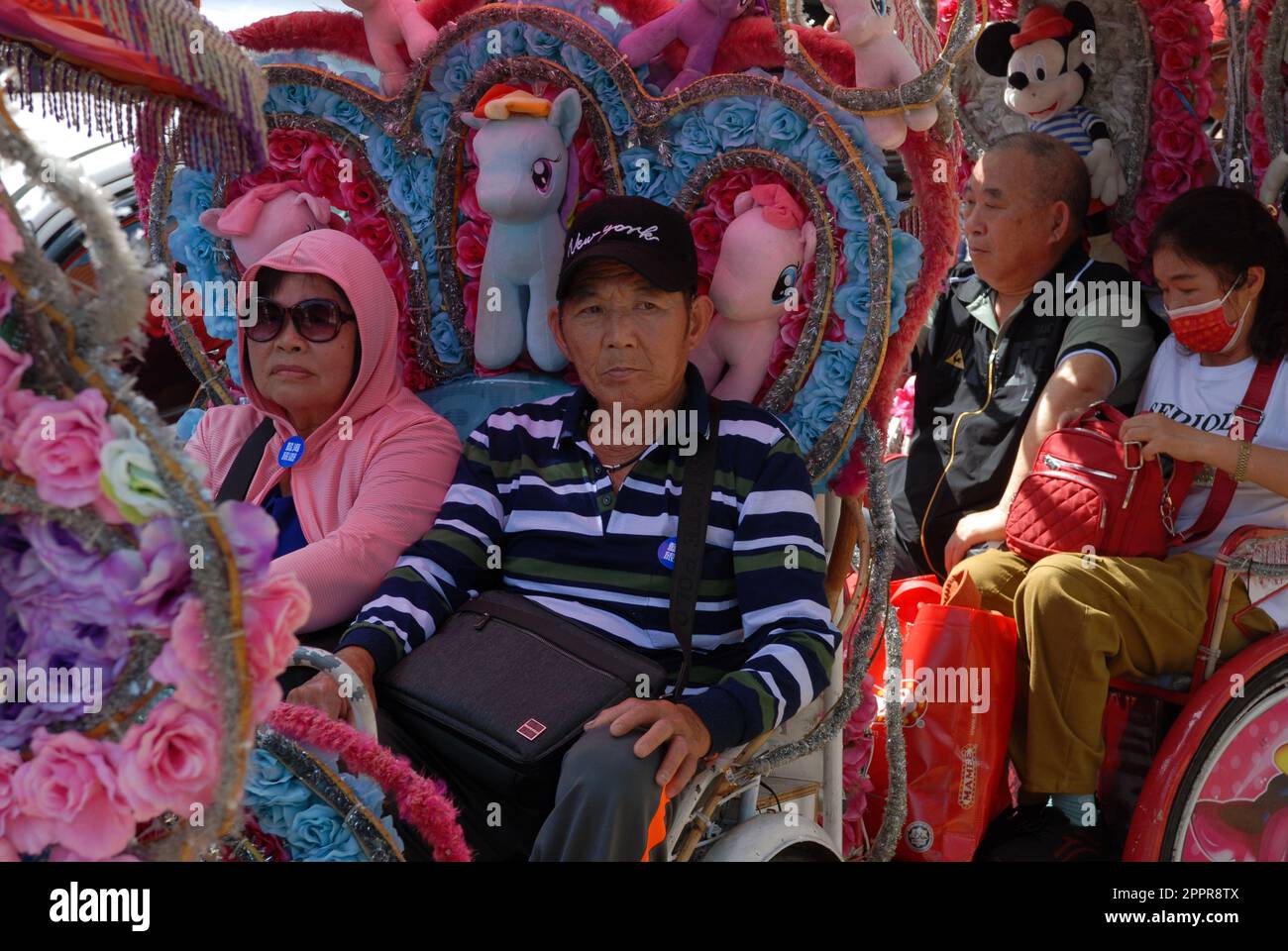 Traditional bicycle rickshaw melaka malaysia hi-res stock photography ...