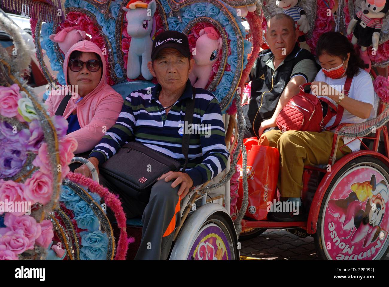 Traditional bicycle rickshaw melaka malaysia hi-res stock photography ...