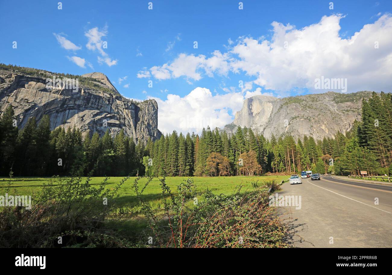 マイフッドの道の写真 Yosemite valley road hi-res stock photography and images - Alamy