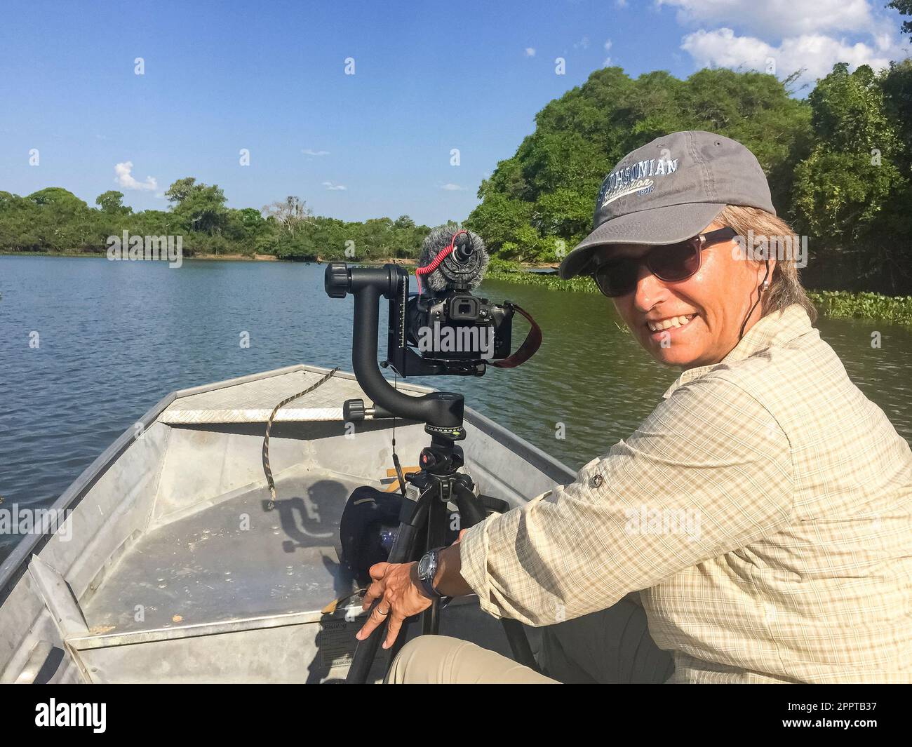 Female wildlife photographer boat hi-res stock photography and images ...