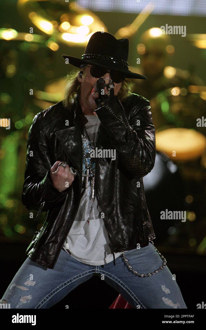 Axl rose guns n roses 2010 hi-res stock photography and images - Alamy