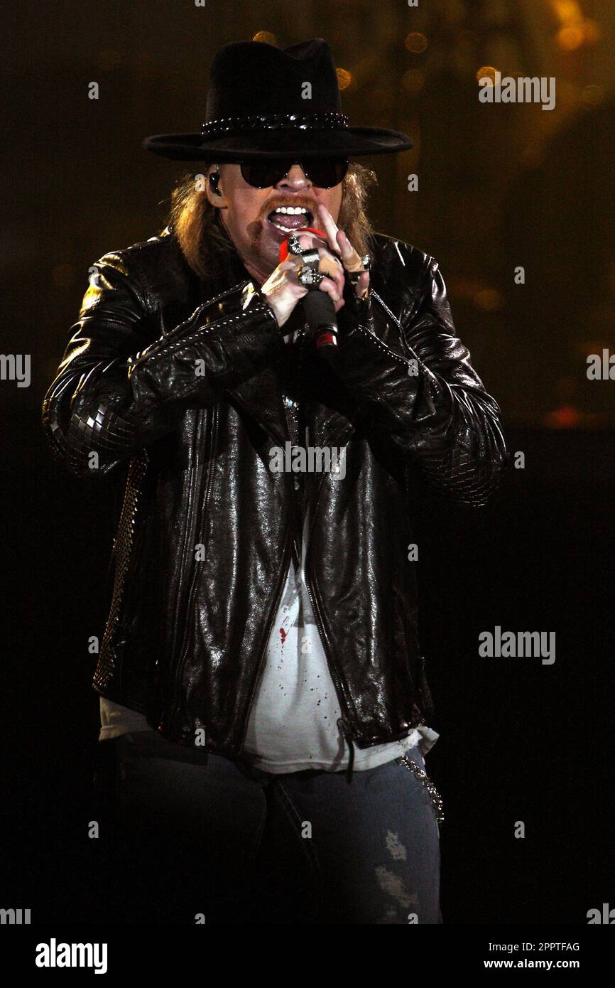 Axl rose 2010 hi-res stock photography and images - Alamy
