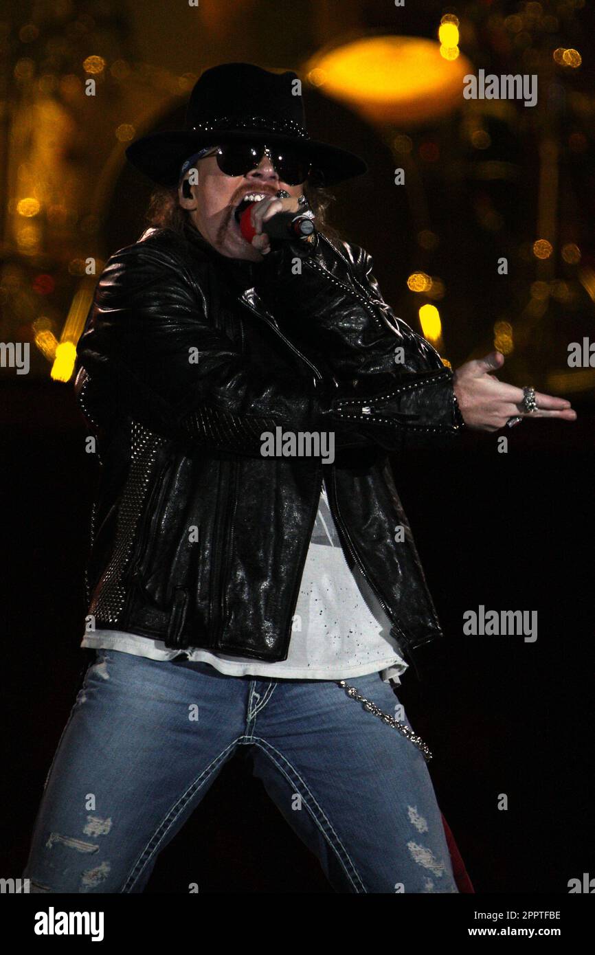 Axl rose 2010 hi-res stock photography and images - Alamy