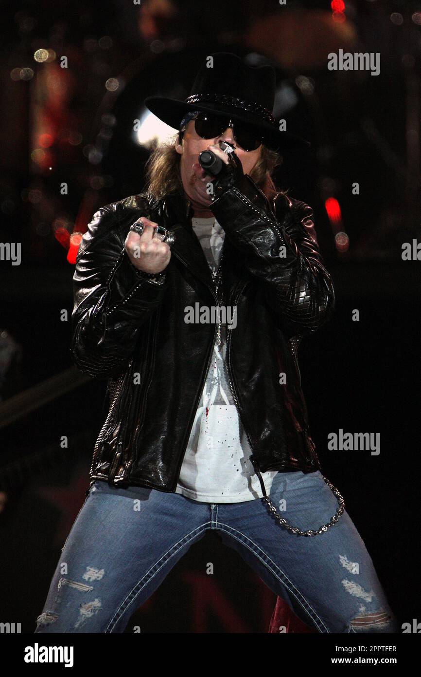 Axl rose 2010 hi-res stock photography and images - Alamy