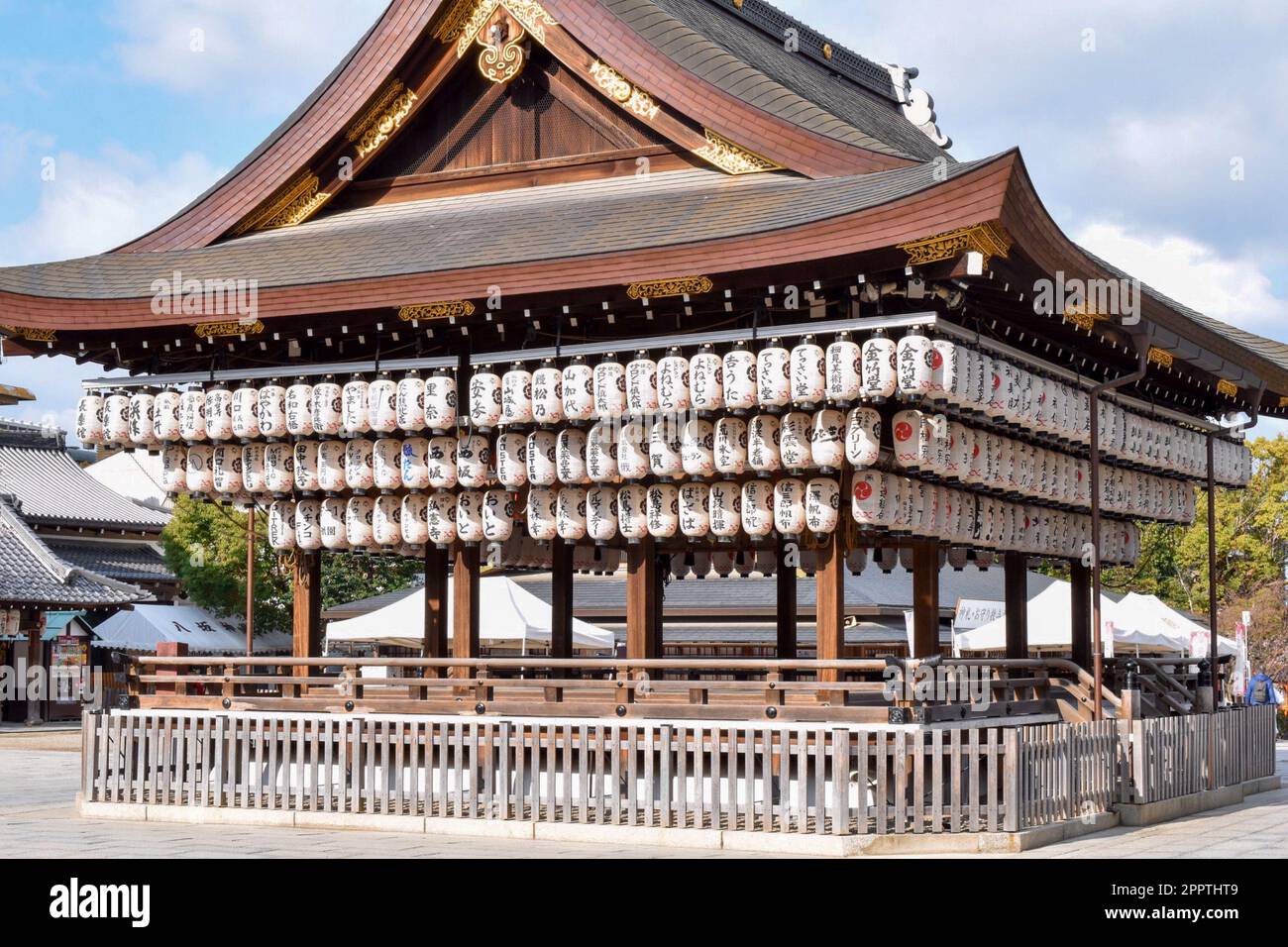 Kyoto, Japan - April 1st 2019; Area of Yasaka shrine Stock Photo - Alamy