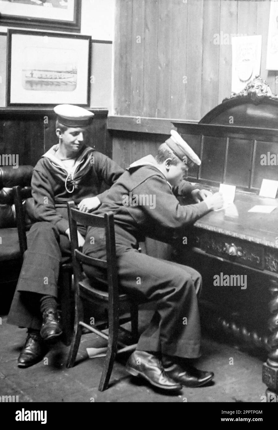 Sailors writing home, Royal Sailors Rest, Portsmouth, early 1900s Stock Photo