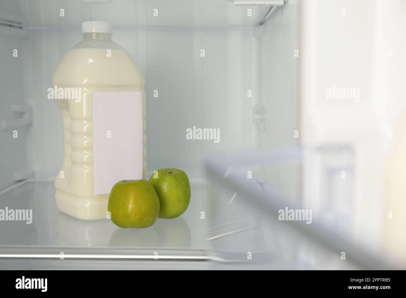 https://c8.alamy.com/comp/2PPTRB5/gallon-of-milk-and-apples-n-refrigerator-closeup-2PPTRB5.jpg