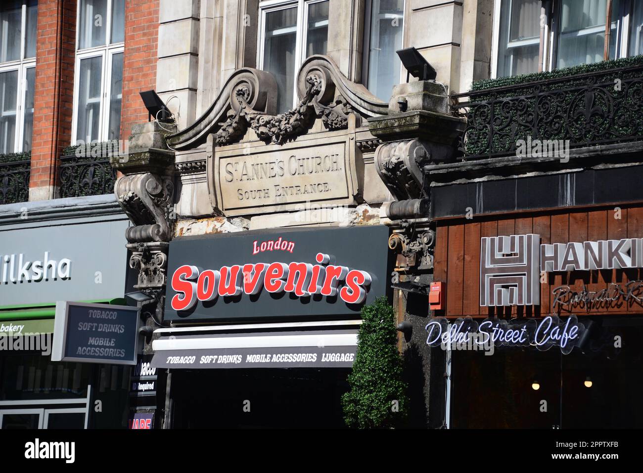 London Souvenirs shop, Shaftesbury Avenue, London Stock Photo Alamy