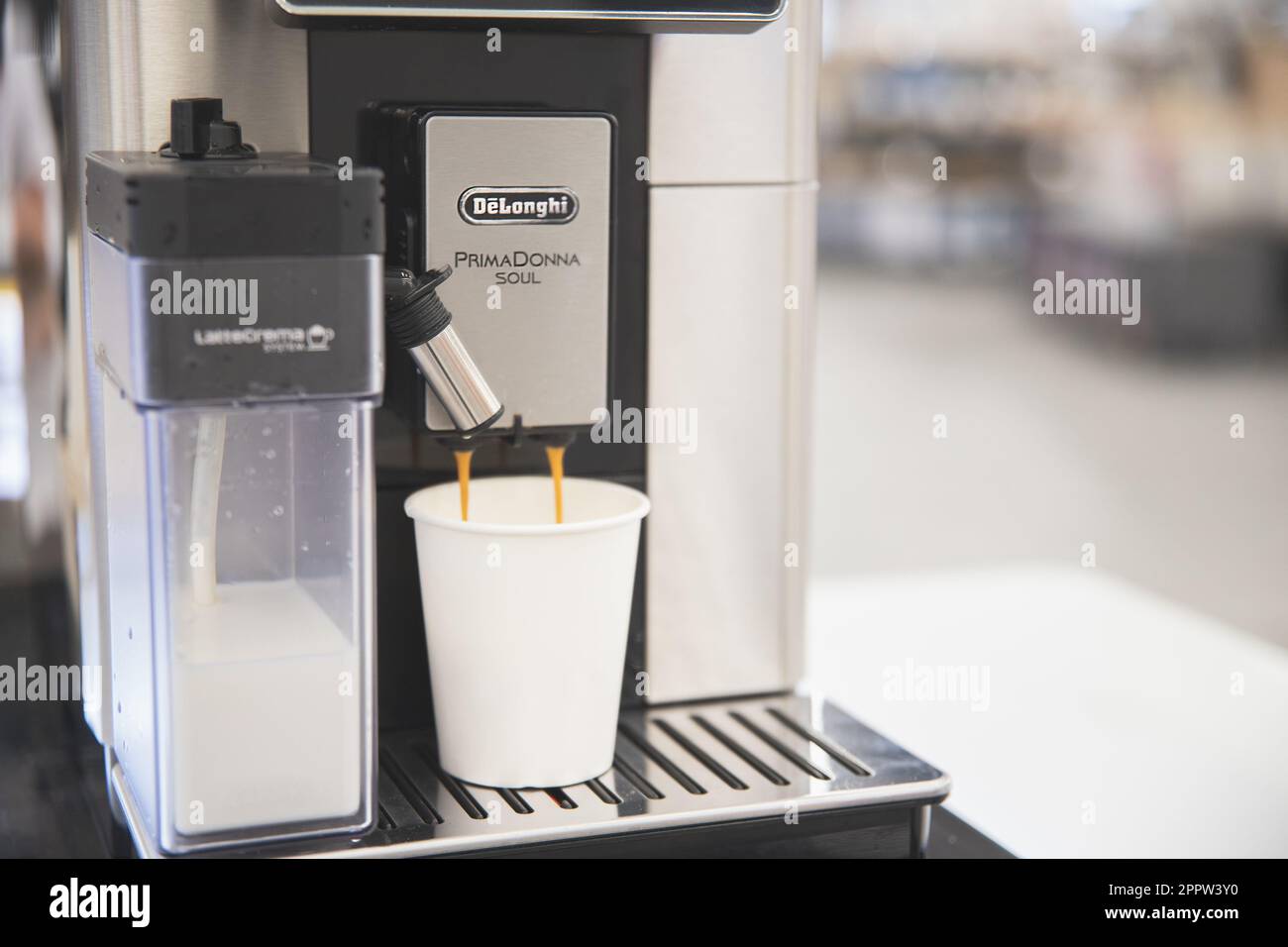 DeLonghi Prima Donna Soul professional coffee machine make a