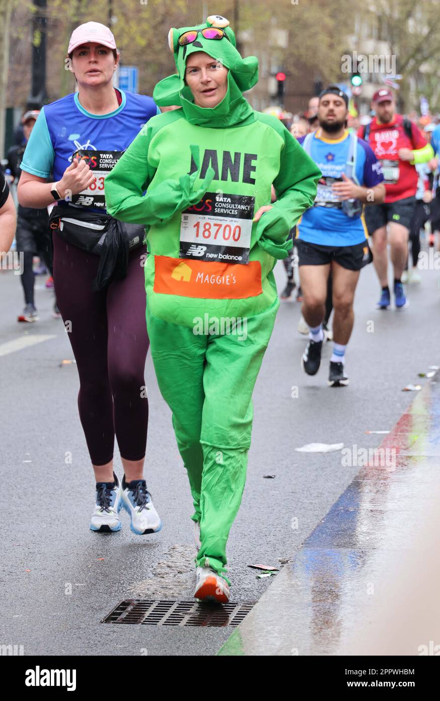 pic shows London Marathon 2023 Picture by Gavin Rodgers/ Pixel8000