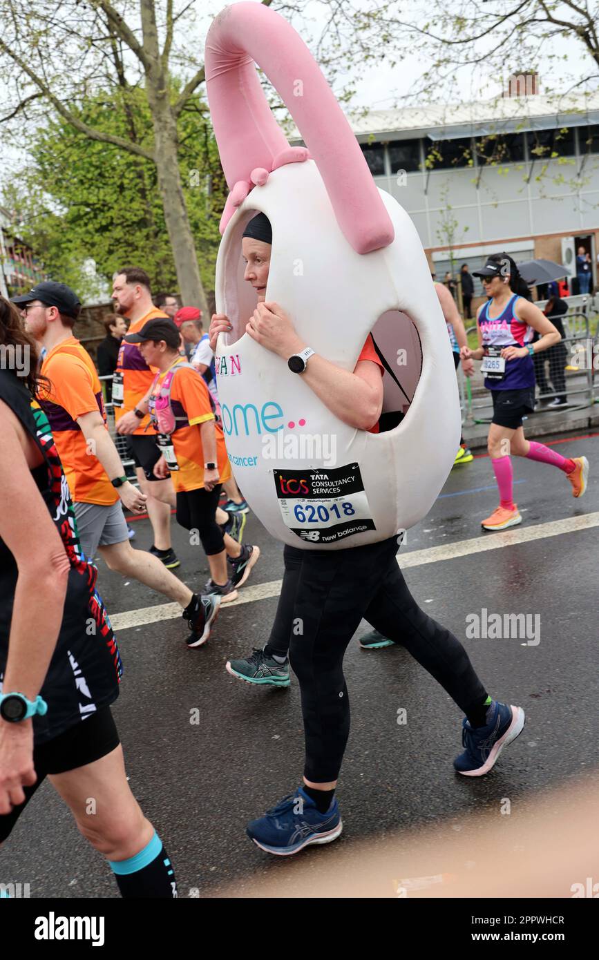 pic shows: London Marathon 2023 Picture by Gavin Rodgers/ Pixel8000 ...