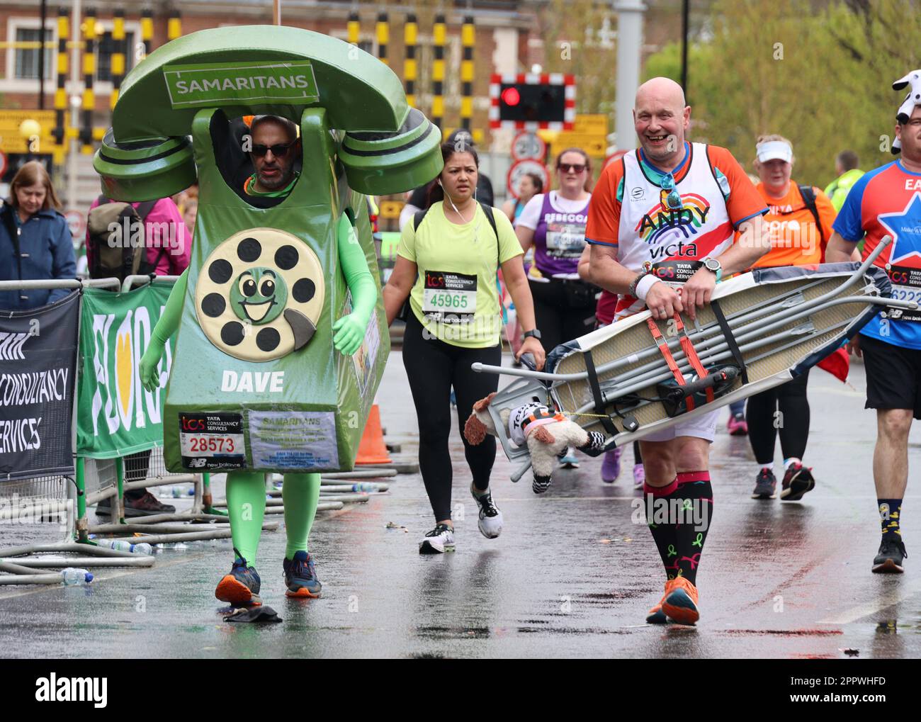 pic shows: London Marathon 2023 Picture by Gavin Rodgers/ Pixel8000 ...