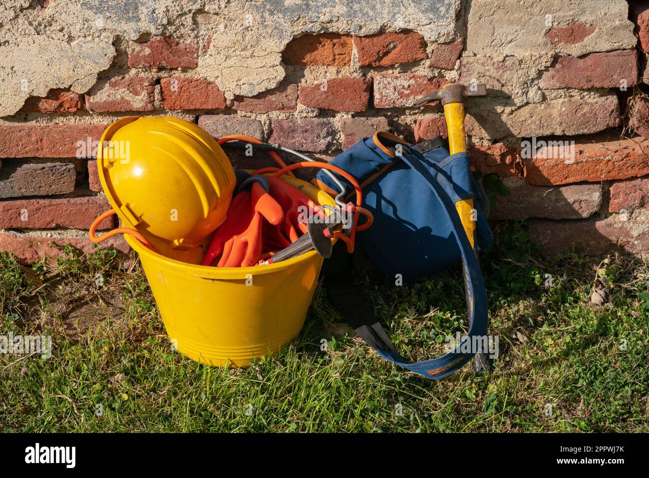 work on construction sites, individual protection of helmet, hammer and gloves symbol of work, carpenters and construction sites workers. superbonus Stock Photo
