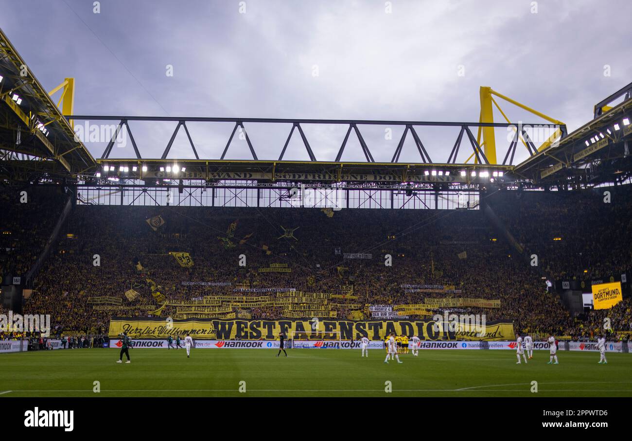 Dortmund, Germany. 22nd Apr, 2023.  BVB Fans kritisieren die Vereinsführung Borussia Dortmund - Eintracht Frankfurt 22.04.2023  Copyright (nur für jou Stock Photo