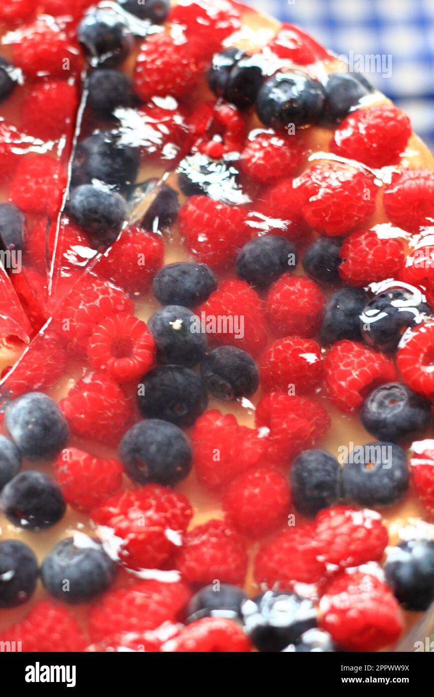 Cheesecake topping raspberries blueberries hi-res stock photography and ...