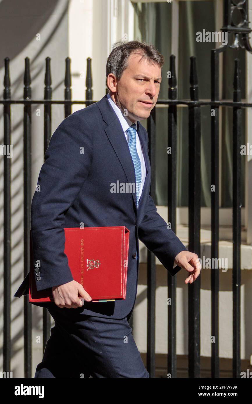 Downing Street, London, UK. 25th April 2023.  John Glen MP, Chief Secretary to the Treasury, attends the weekly Cabinet Meeting at 10 Downing Street. Photo by Amanda Rose/Alamy Live News Stock Photo