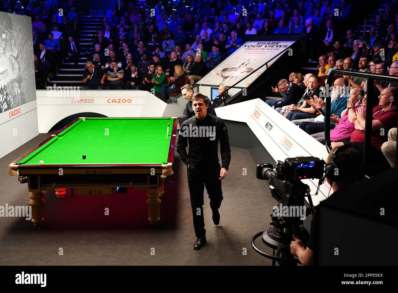 Ronnie O'Sullivan during day one of the Cazoo World Snooker Championship at  the Crucible Theatre, Sheffield. Picture date: Saturday April 15, 2023  Stock Photo - Alamy