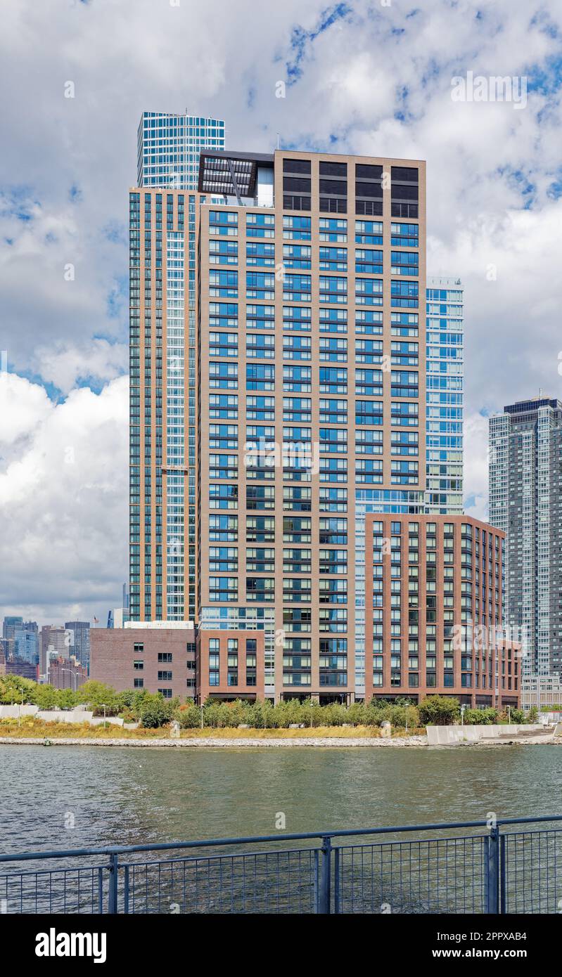 Gotham Point North (left) and Gotham Point South, a residential development on East River at Newtown Creek in Long Island City, Queens, NY. Stock Photo