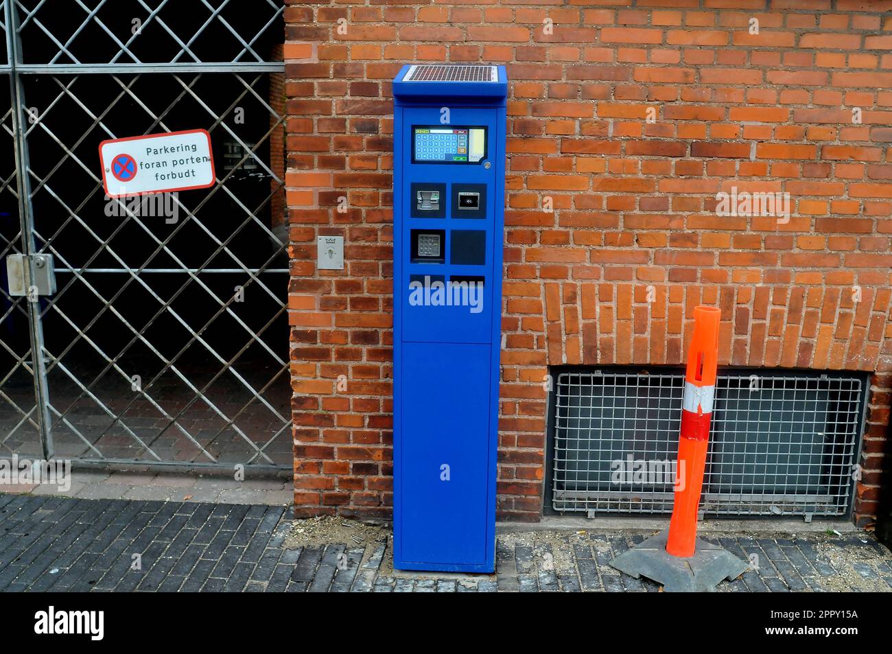 Easy parking hi-res stock photography and images - Page 2 - Alamy